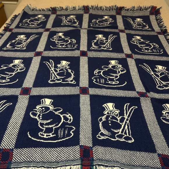 Snowman Tapestry Throw Blanket - Picture 4 of 5